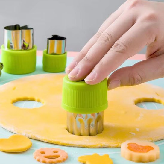 1 Emporte pièce Premium Inox vert lot pressé dans la pâte