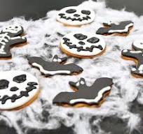 Biscuits en formes de chauves-souris façonnes avec un Emporte pièce Halloween 