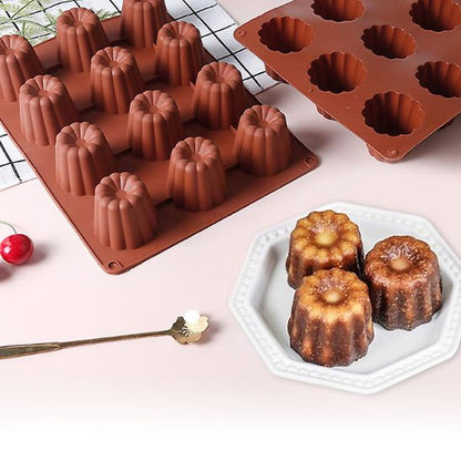 Moules en silicone avec 3 chocolat dans assiette blanche