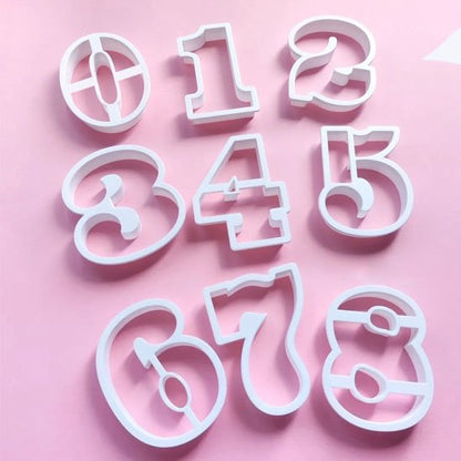 Moule number cake 9 chiffres sur fond rose