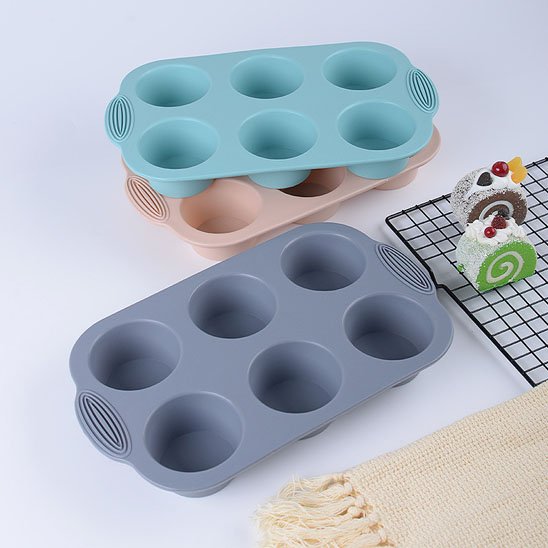 Moule à gâteau en silicone Démoulage facile couleur gris, bleu et rose sur fond blanc