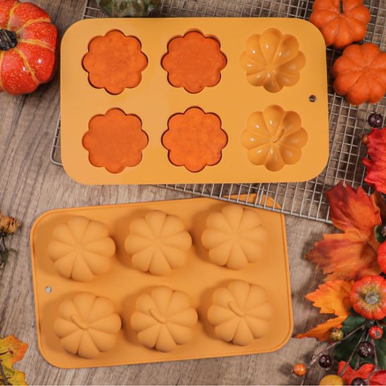 Moule gateau Automne Délice avec 4 gâteau couleur citrouille dans décor d'automne