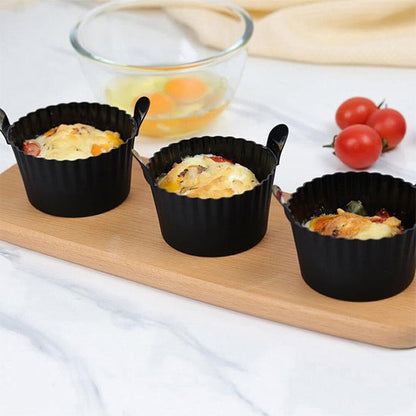 3 Moule à muffin Silicone Premium avec muffins cuits sur planche de bois
