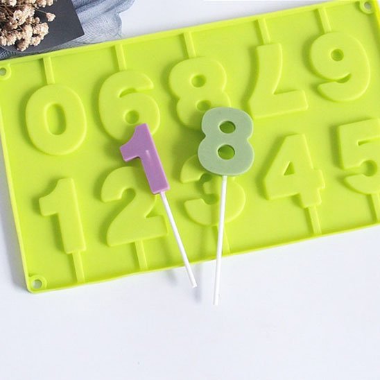 Moule Number Cake Premium vert avec chiffres 1 et 8