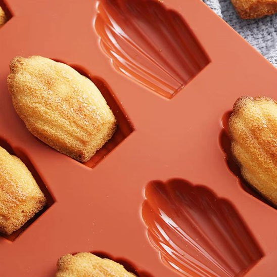 Moule à madeleine Premium Silicone couleur rouille avec 4 madeleines