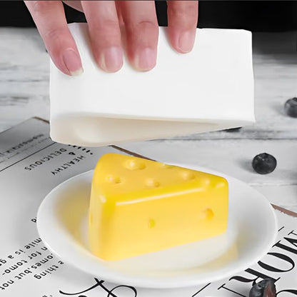 Moule à gâteau silicone Fromage avec 1 fromage dans assiette blanche