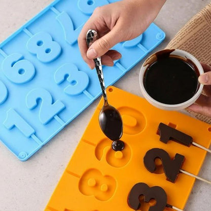 Moule Number Cake Premium bleu et orange avec coulis de chocolat