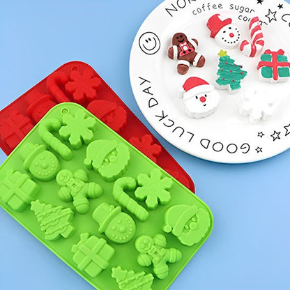 Moule a gateau FestiCook vert et rouge avec décorations dans assiète blanche