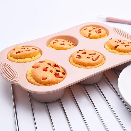 Moule à gâteau en silicone Démoulage facile rose avec muffins à l'intérieur