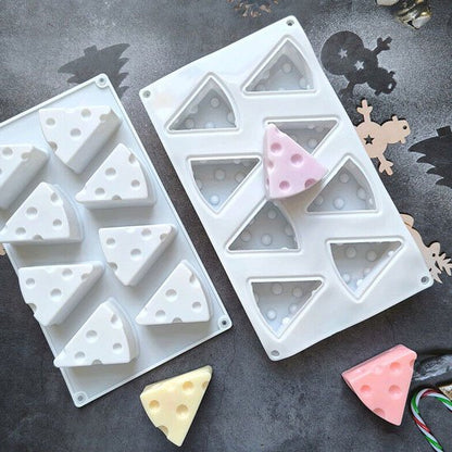 2 Moule à gâteau silicone Fromage avec 2 fromages de couleur roses et 1 fromage couleur jaune d'œuf