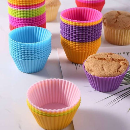 Moule silicone PâtiPro de couleurs variés avec muffin dans un moule violet