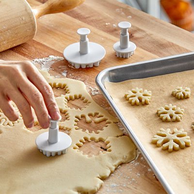 Emporte pièces Noël Festivo découper dans la pâte