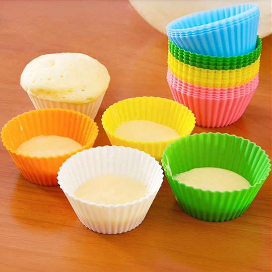 Moule silicone PâtiPro de couleurs variés sur fon orange