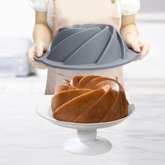 Moule à gâteau en silicone design spiralé prêt à servir